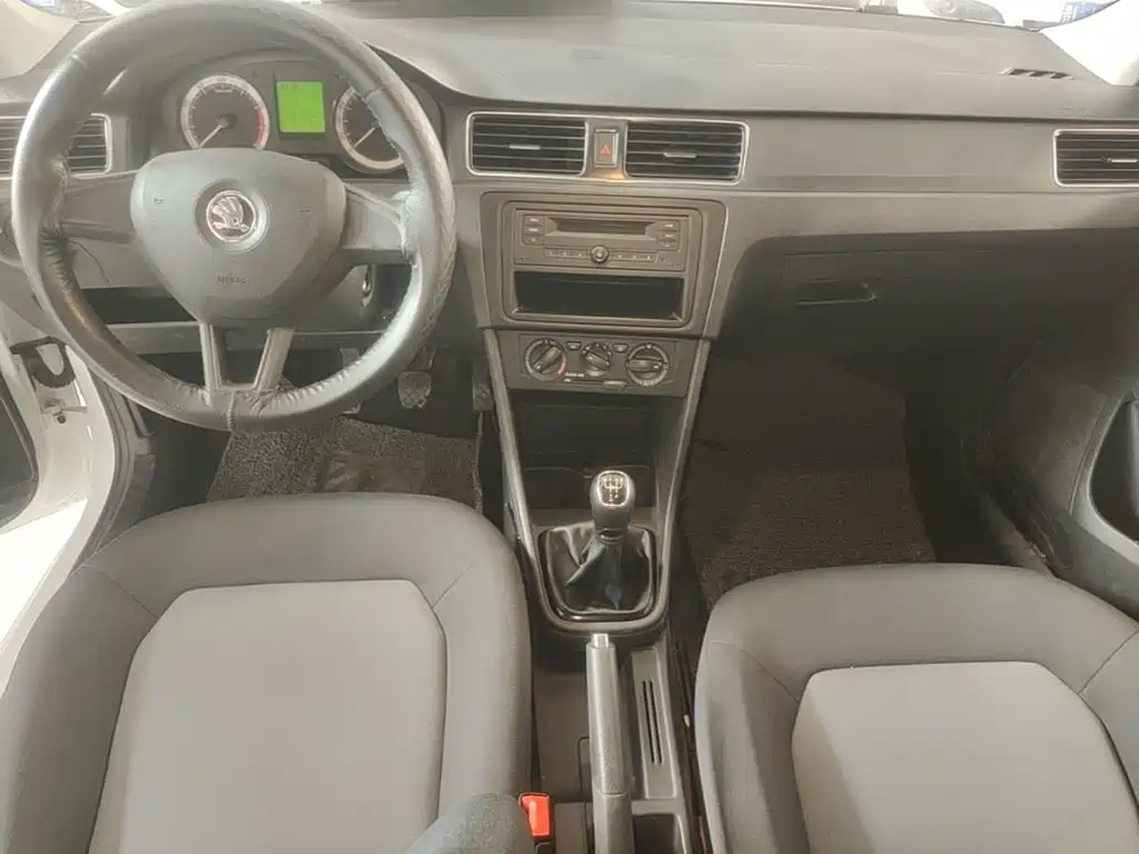 Skoda Rapid 2018 — фото 10