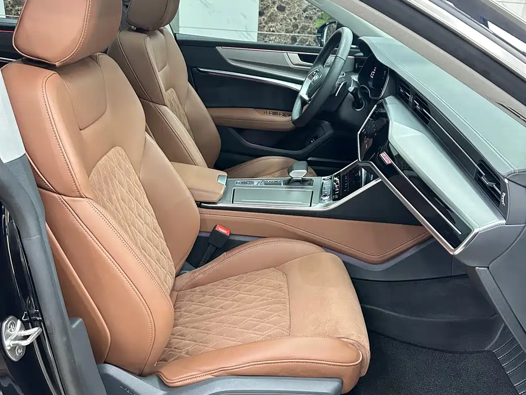 Audi A7L 2025 — фото 10