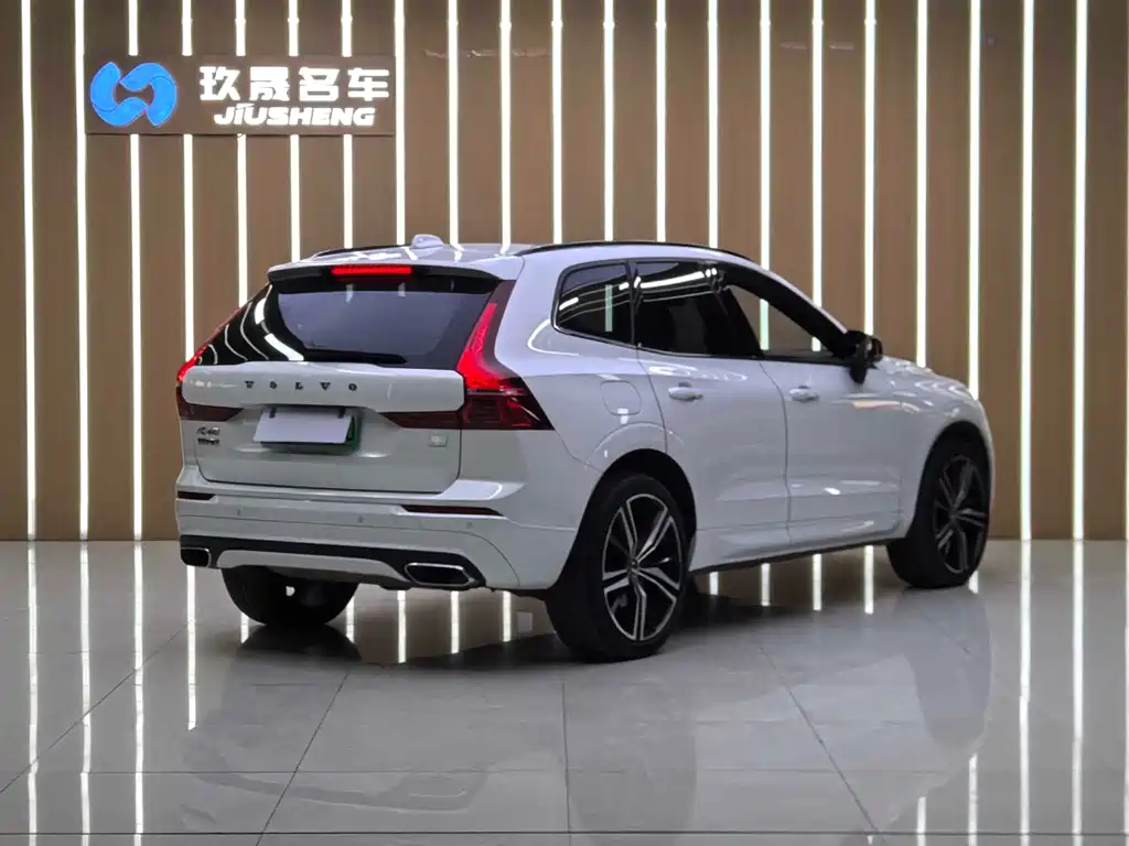 Volvo XC60 PHEV 2020 — фото 9