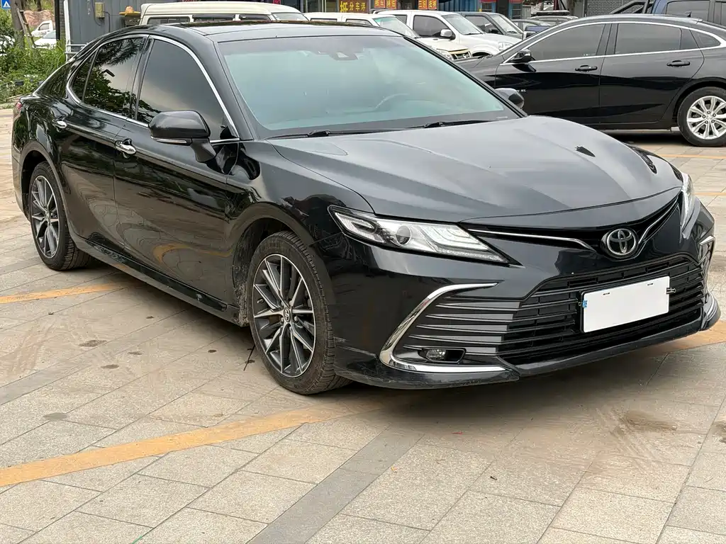 Toyota Camry 2022 — фото 3