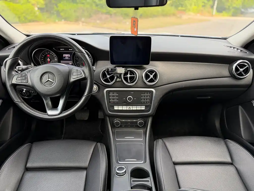 Mercedes-Benz GLA 2018 — фото 11