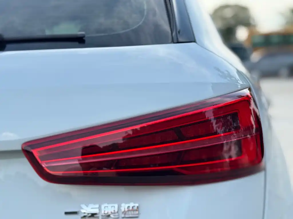 Audi Q3 2017 — фото 24