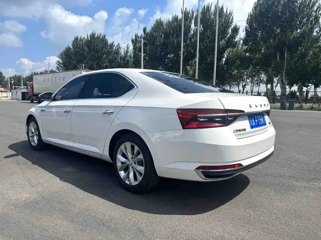 Skoda Superb 2021 — фото 4