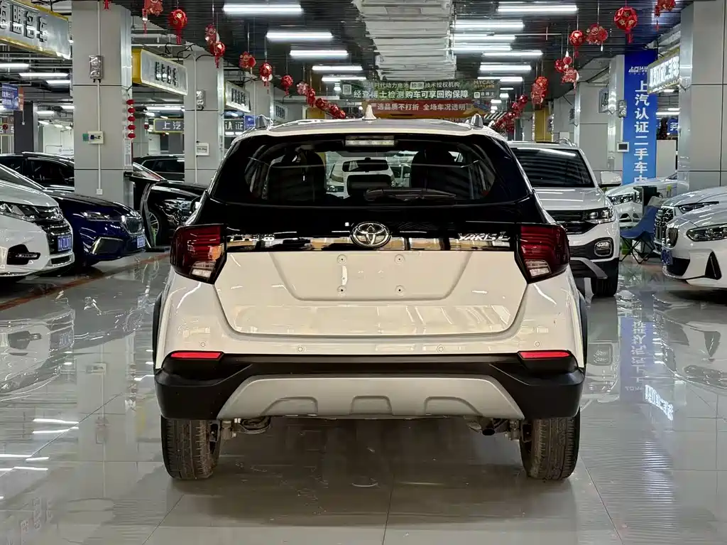 Toyota Yaris L 2023 — фото 8
