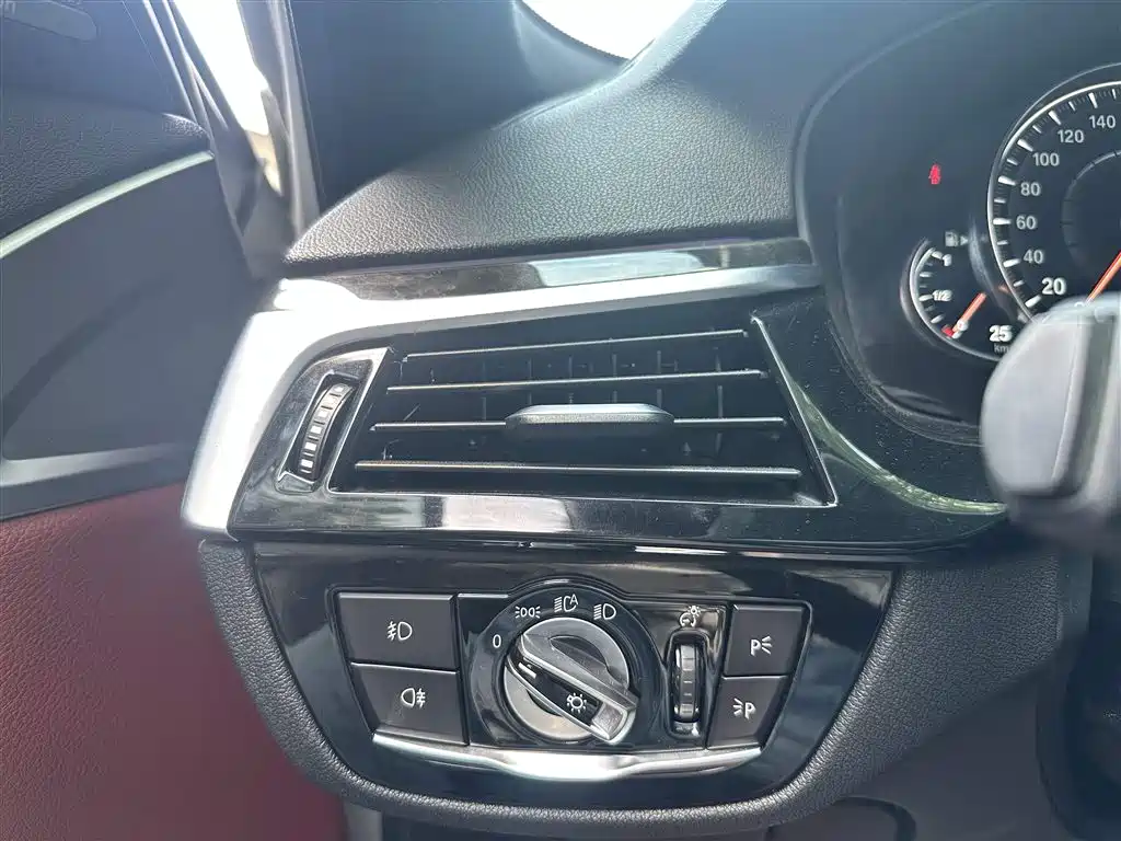 BMW 5 Series 2017 — фото 15