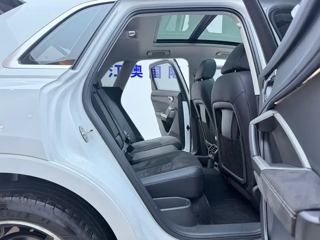 Audi Q3 2023 — фото 16