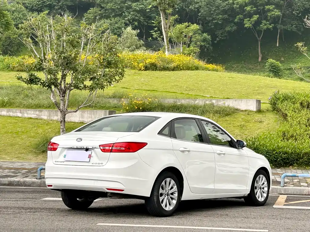 Ford Escort 2016 — фото 13