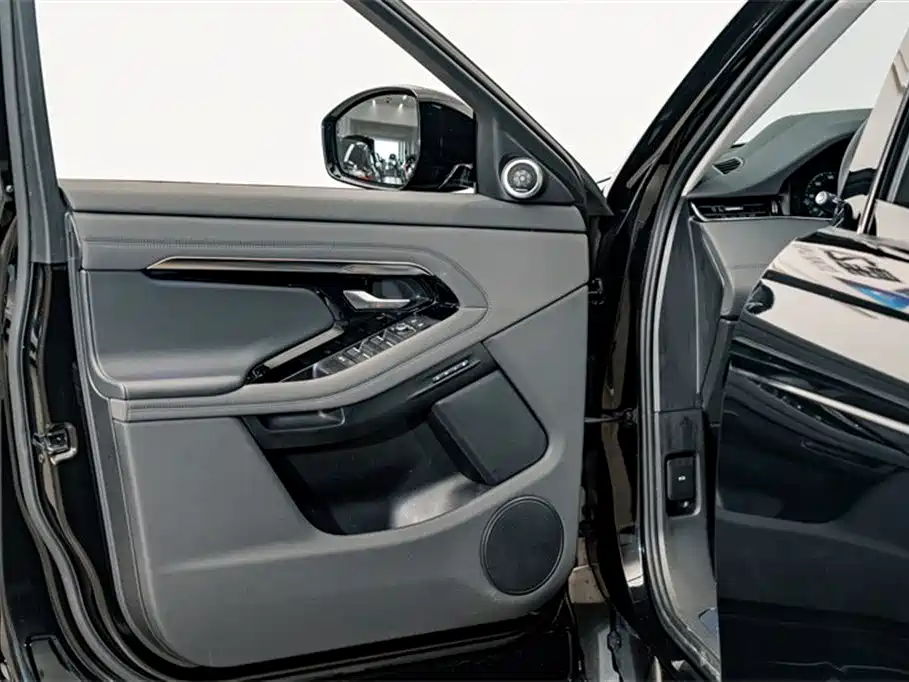 Land Rover Evoque 2024 — фото 17