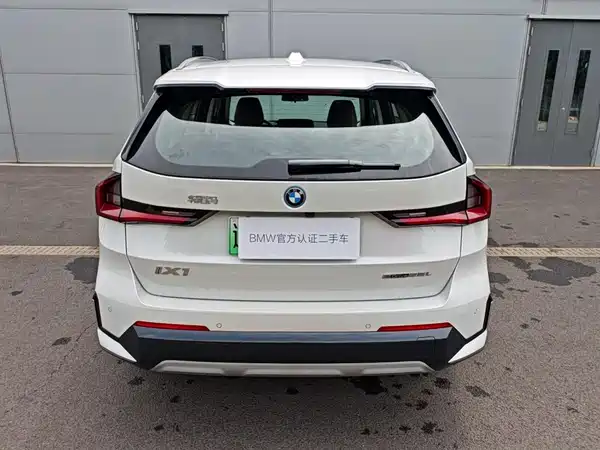 BMW iX1 2025