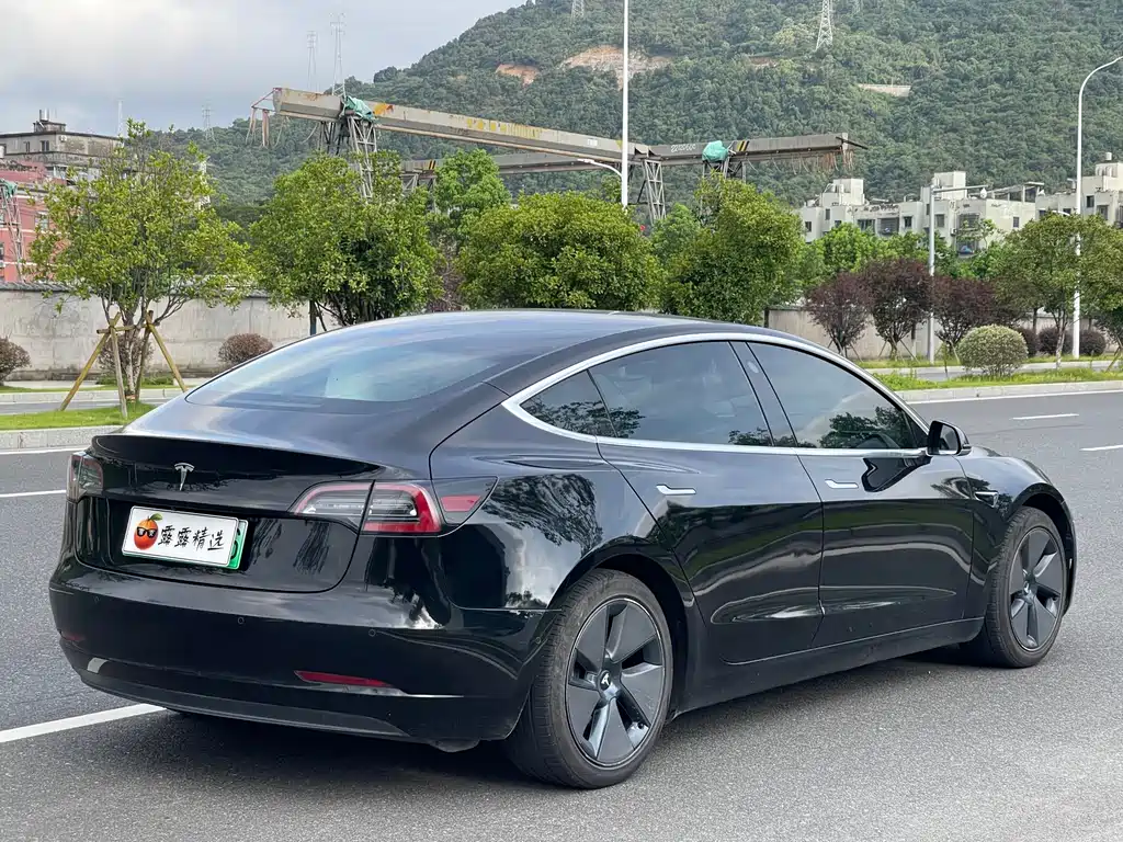 Tesla Model 3 2020 — фото 11