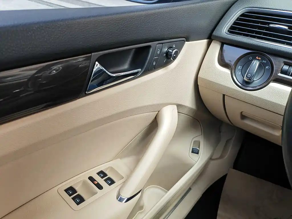 Volkswagen Passat 2015 — фото 15