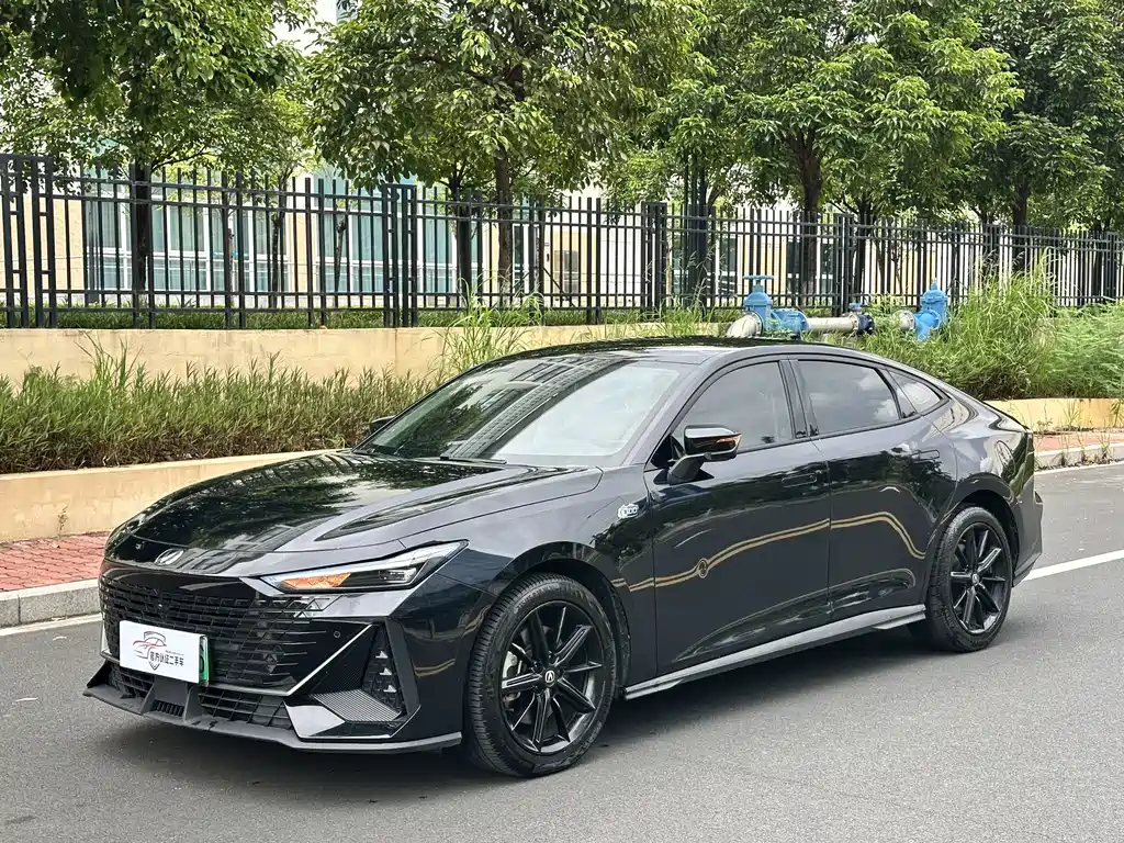 Changan UNI-V Smart Electric Idd 2023 — фото 1