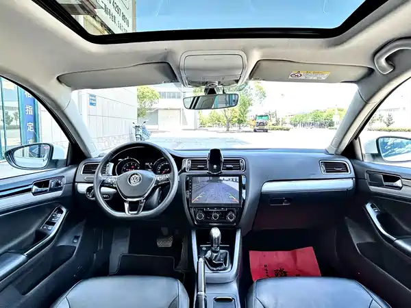 Volkswagen Sagitar 2019