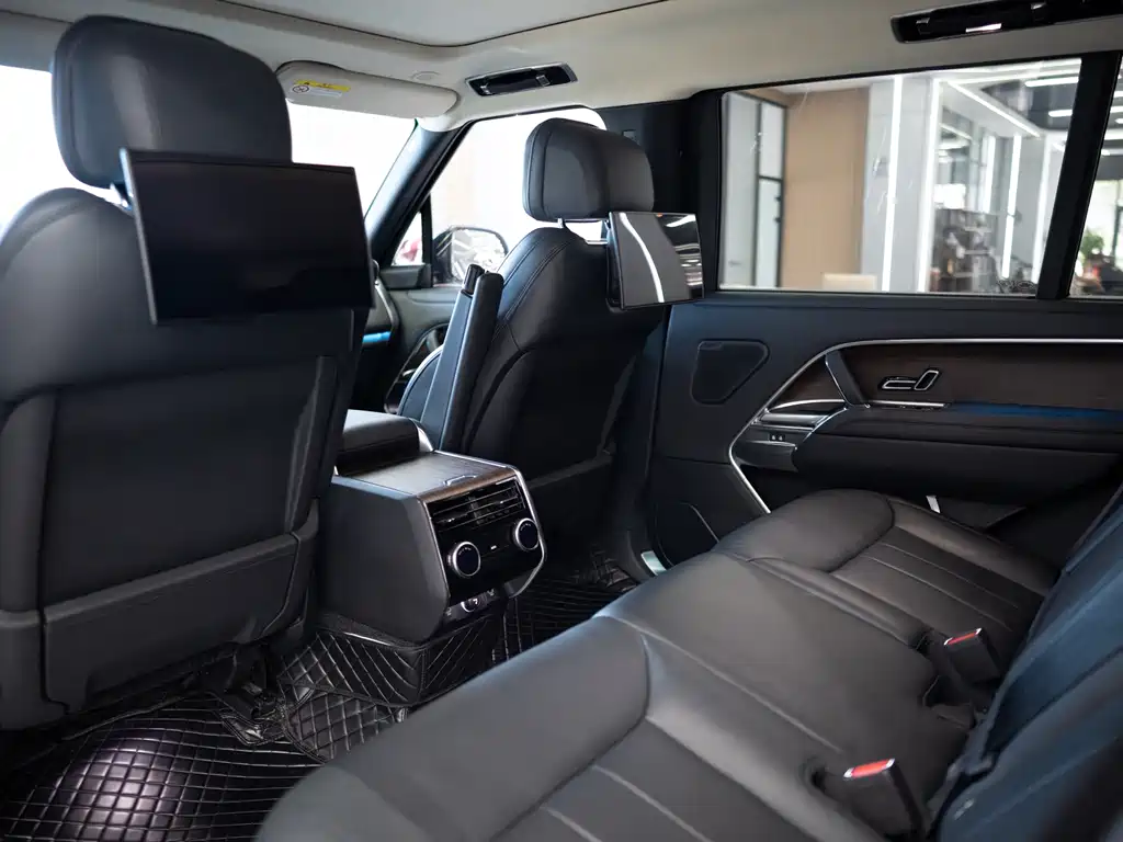 Land Rover Range Rover 2023 — фото 14