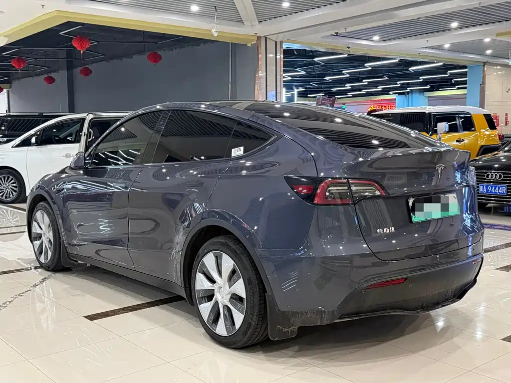 Tesla Model Y 2022 — фото 9