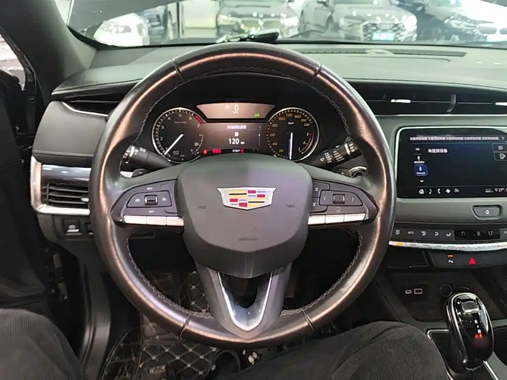 Cadillac XT4 2020 — фото 11