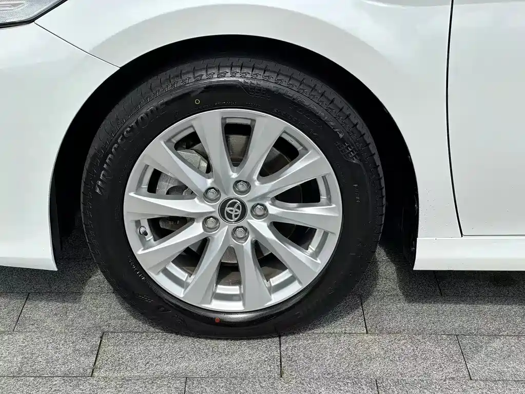 Toyota Camry 2020 — фото 16