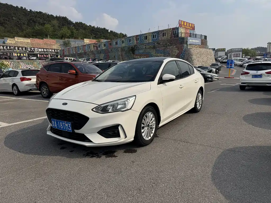 Ford Focus 2019 — фото 1