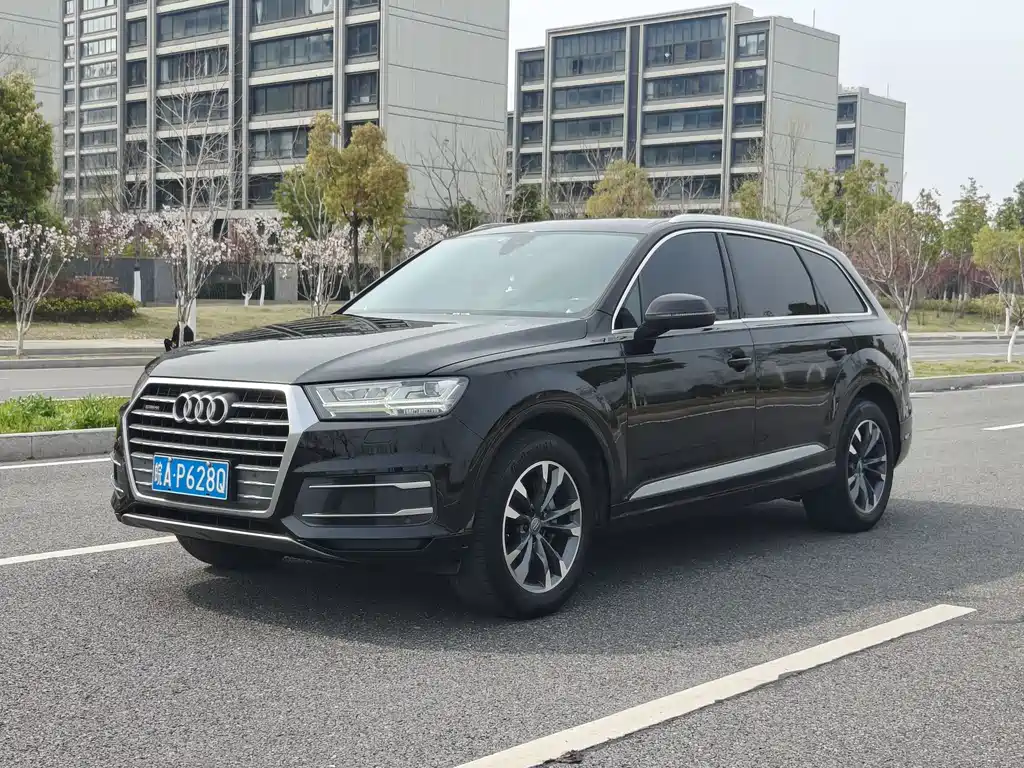 Audi Q7 2018 — фото 1