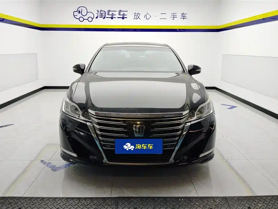 Toyota Crown 2016 — фото 2