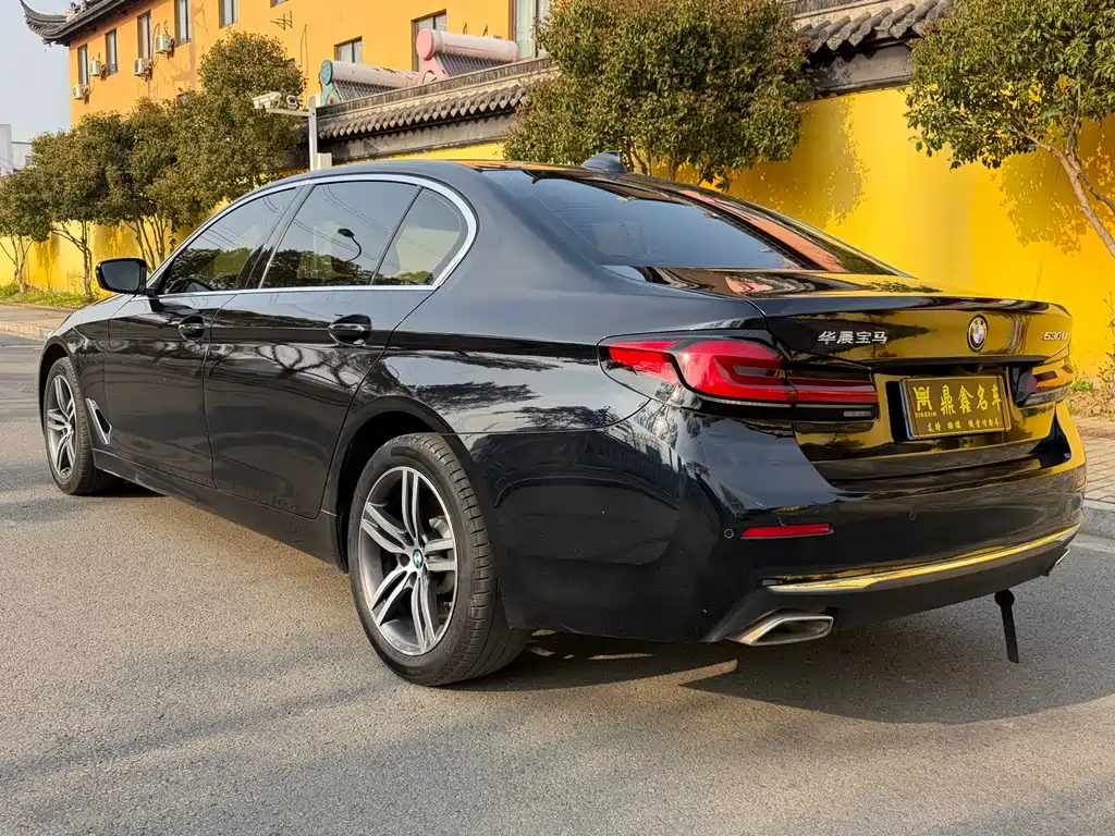 BMW 5 Series 2022 — фото 10