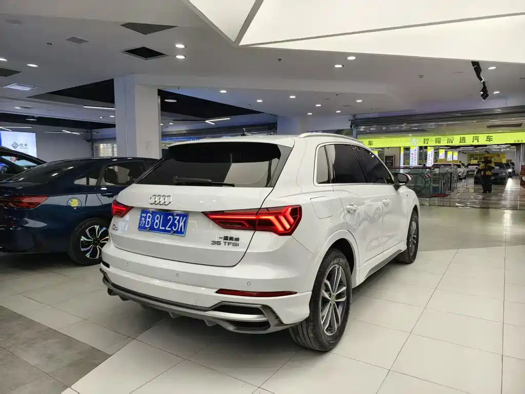 Audi Q3 2021 — фото 16