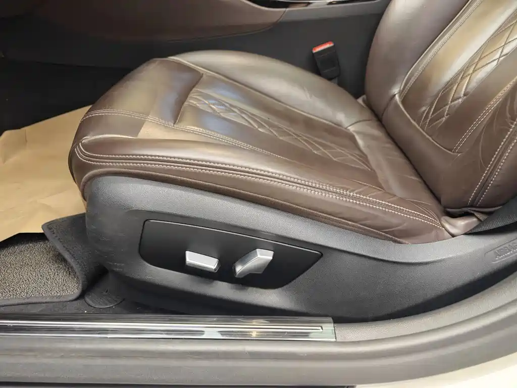 BMW 5 Series New Energy 2018 — фото 11