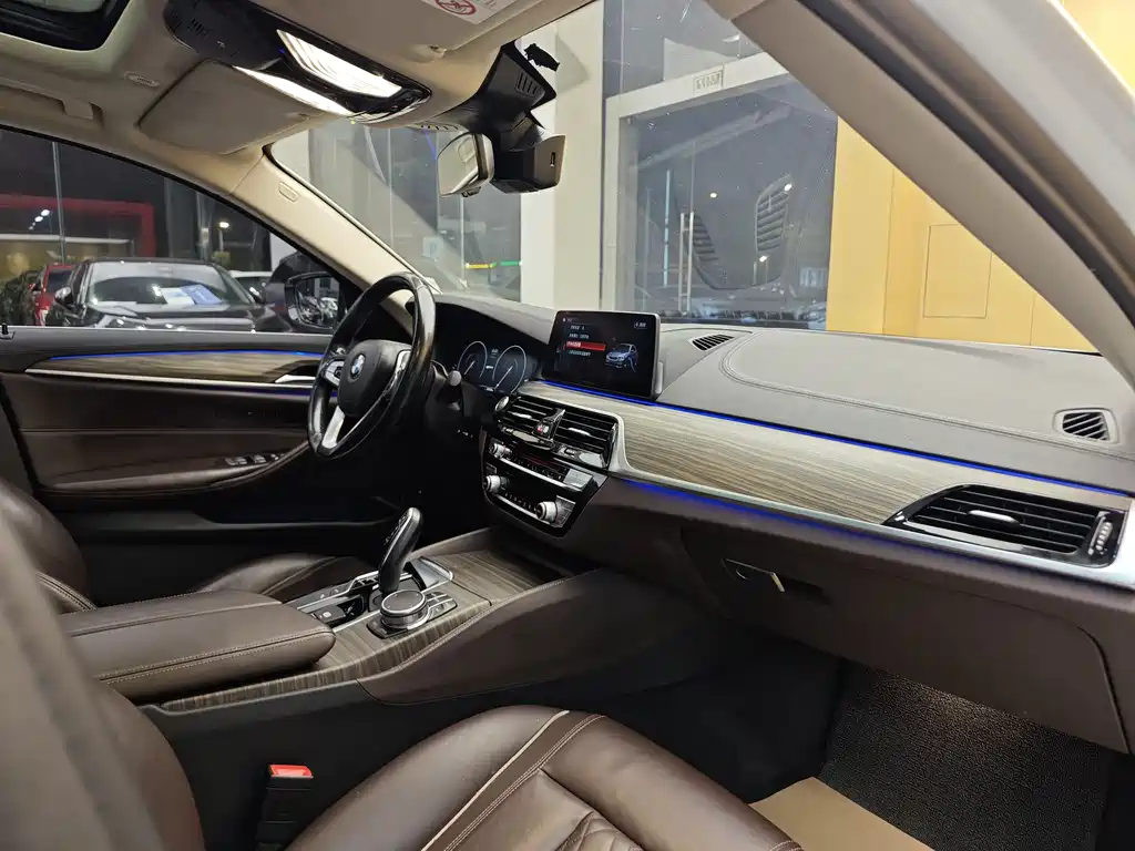 BMW 5 Series New Energy 2018 — фото 36