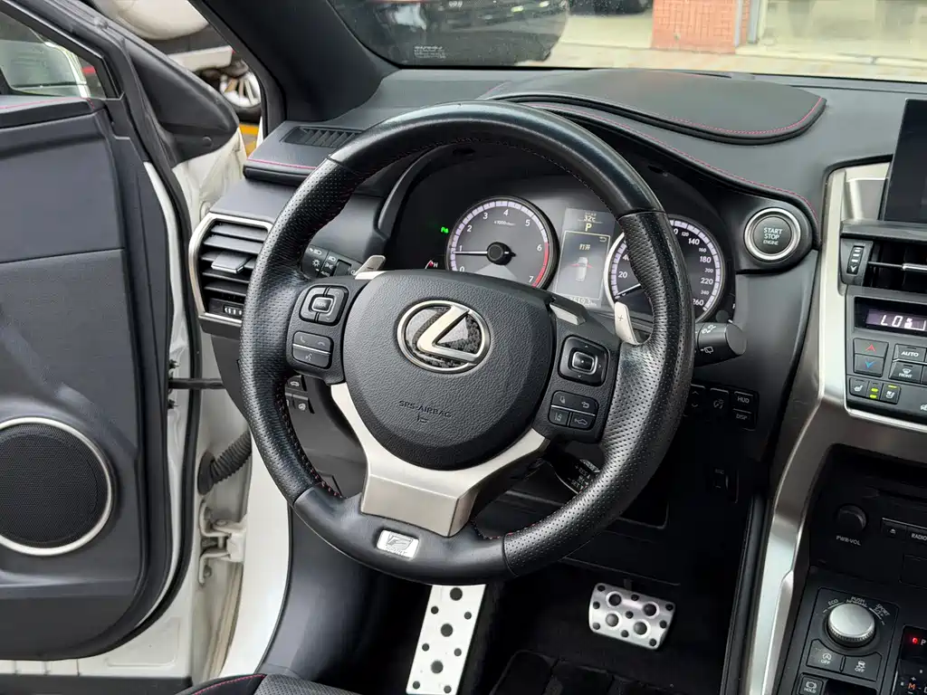 Lexus NX 2015 — фото 15