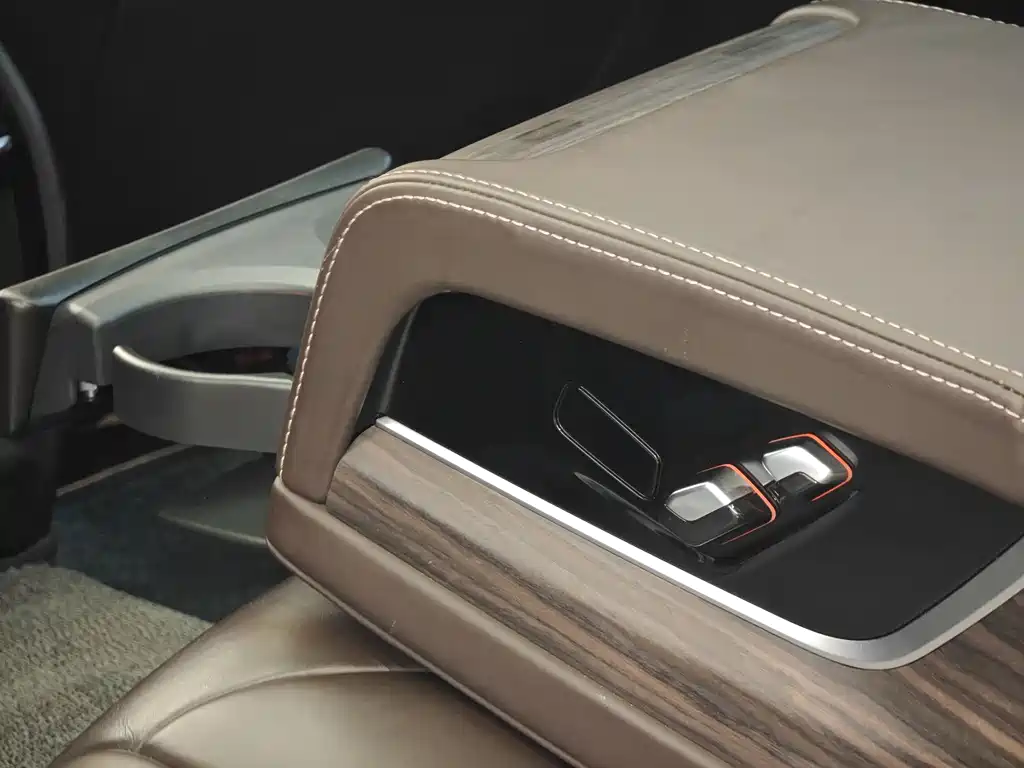 BMW 5 Series New Energy 2018 — фото 26