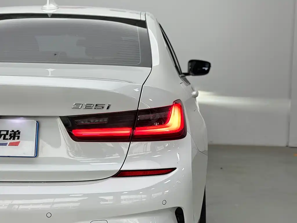 BMW 3 Series 2021 — фото 14