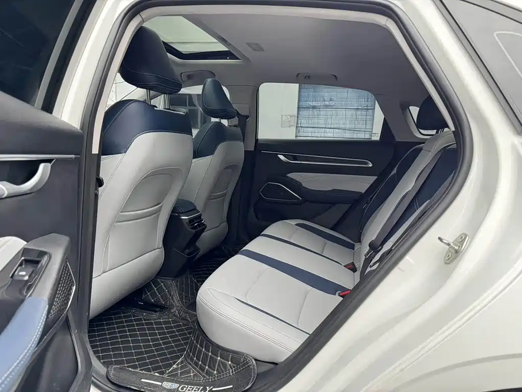 Geely Emgrand 2022
