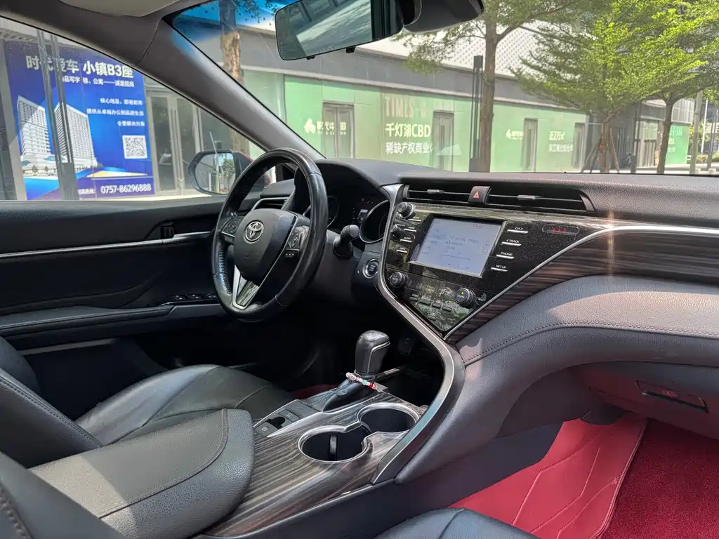 Toyota Camry 2018 — фото 13