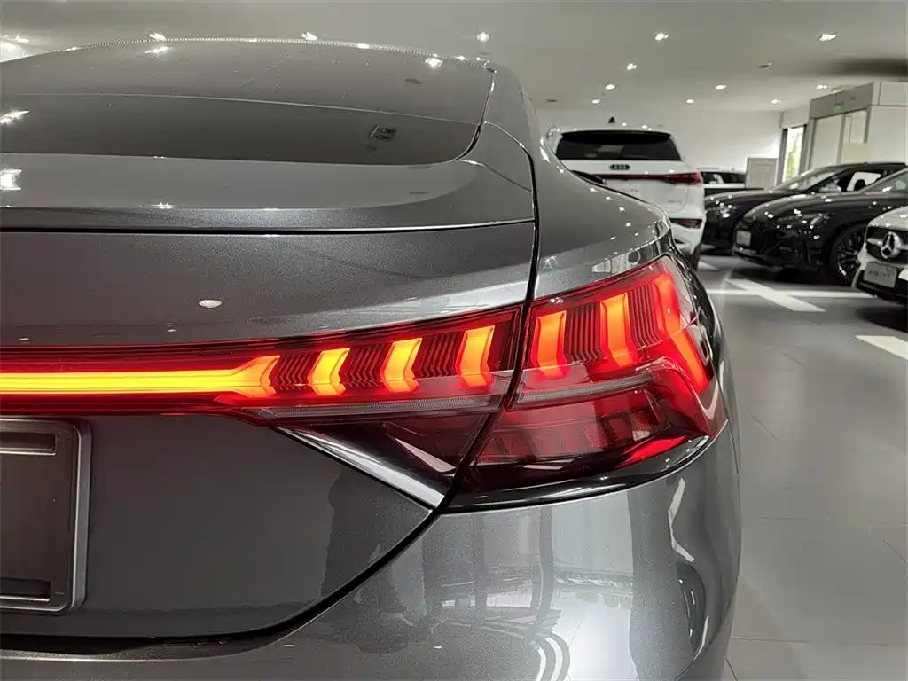 Audi e-tron GT 2025 — фото 16