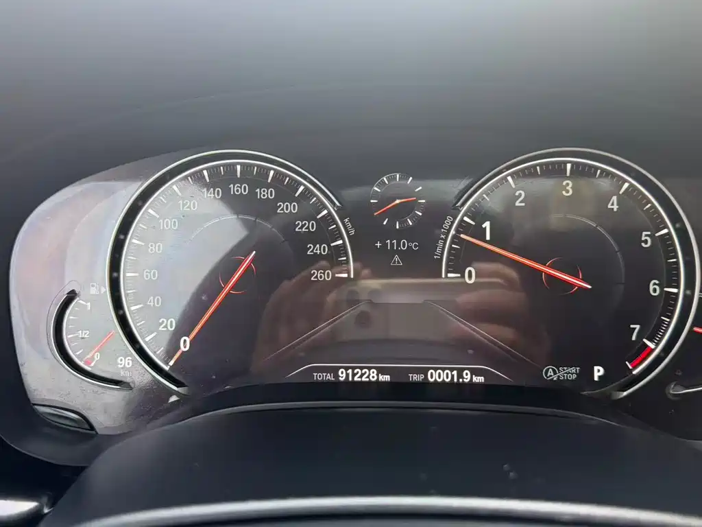 BMW 5 Series 2018 — фото 15