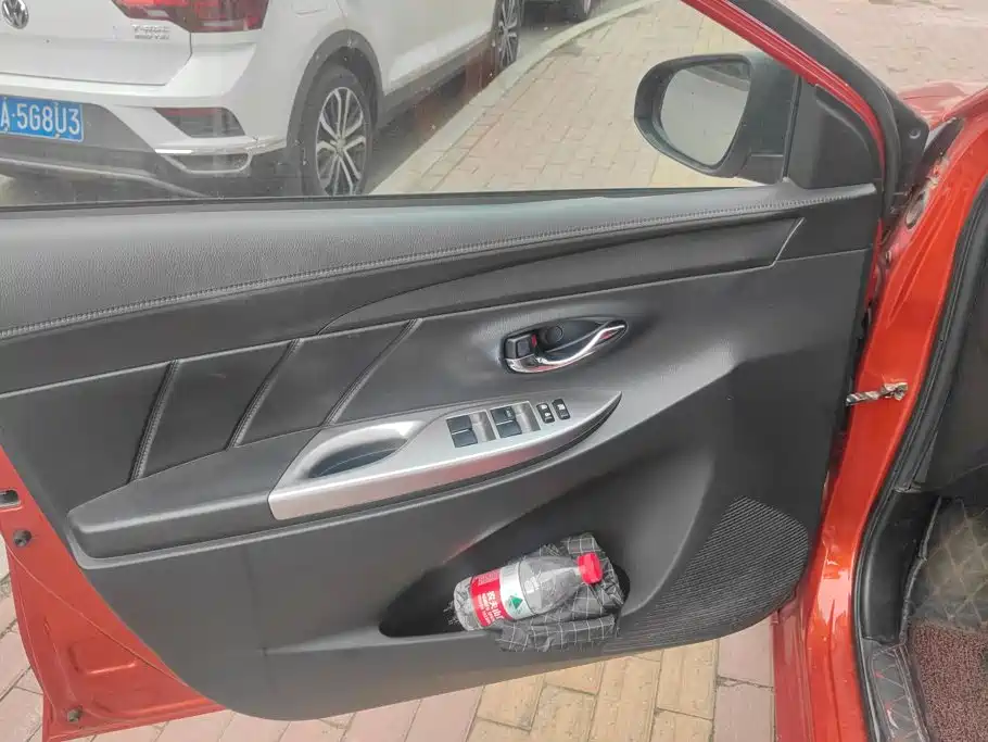 Toyota Yaris L 2015