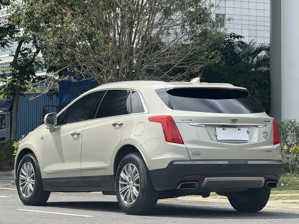 Cadillac XT5 2017 — фото 5