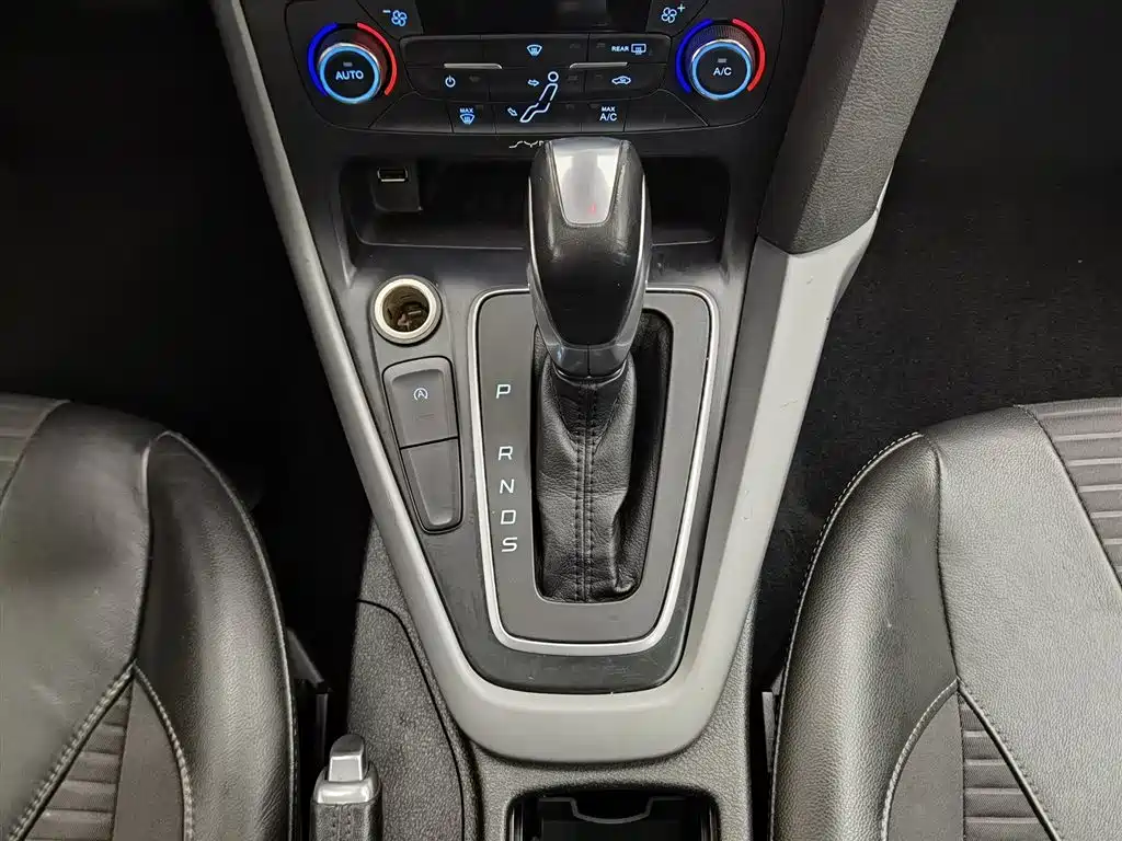Ford Focus 2015 — фото 13
