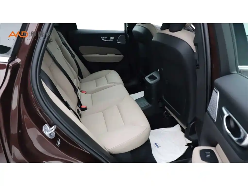 Volvo XC60 PHEV 2025 — фото 8