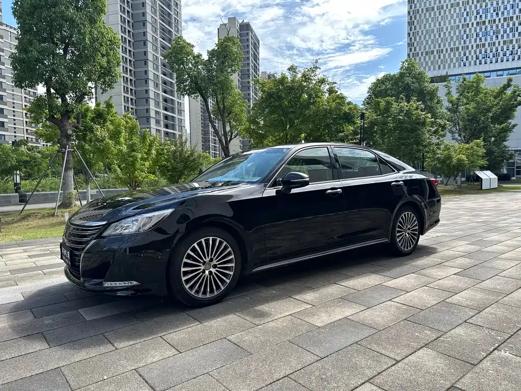 Toyota Crown 2018