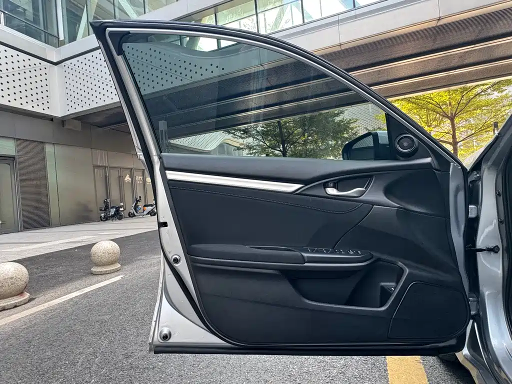 Honda Civic 2020 — фото 9
