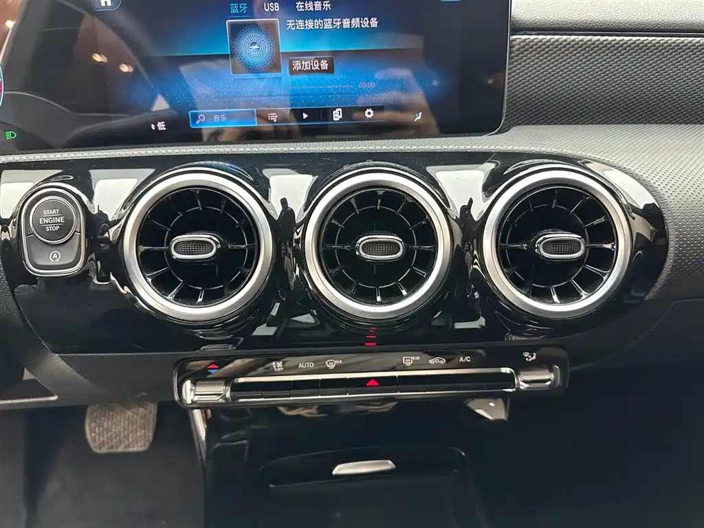 Mercedes-Benz A-Class 2022 — фото 15