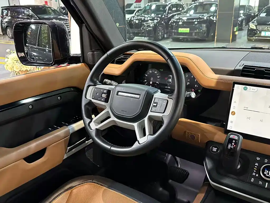 Land Rover Defender 2023 — фото 14
