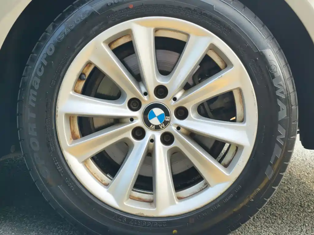BMW 5 Series 2012 — фото 10