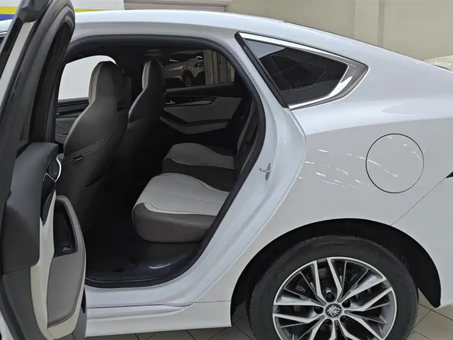 BYD Qin PLUS 2023 — фото 11