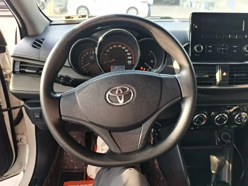 Toyota Yaris L 2019 — фото 11