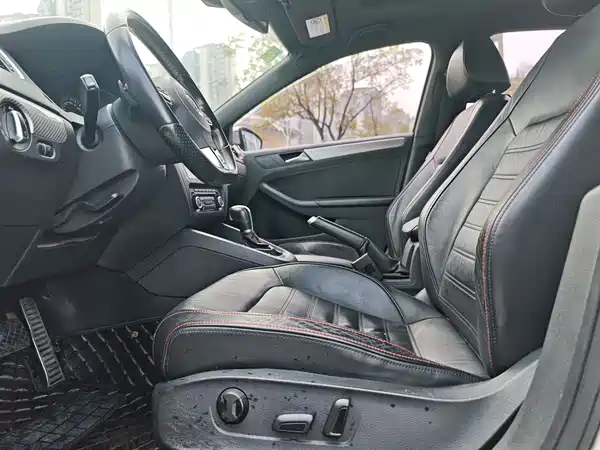Volkswagen Sagitar 2013