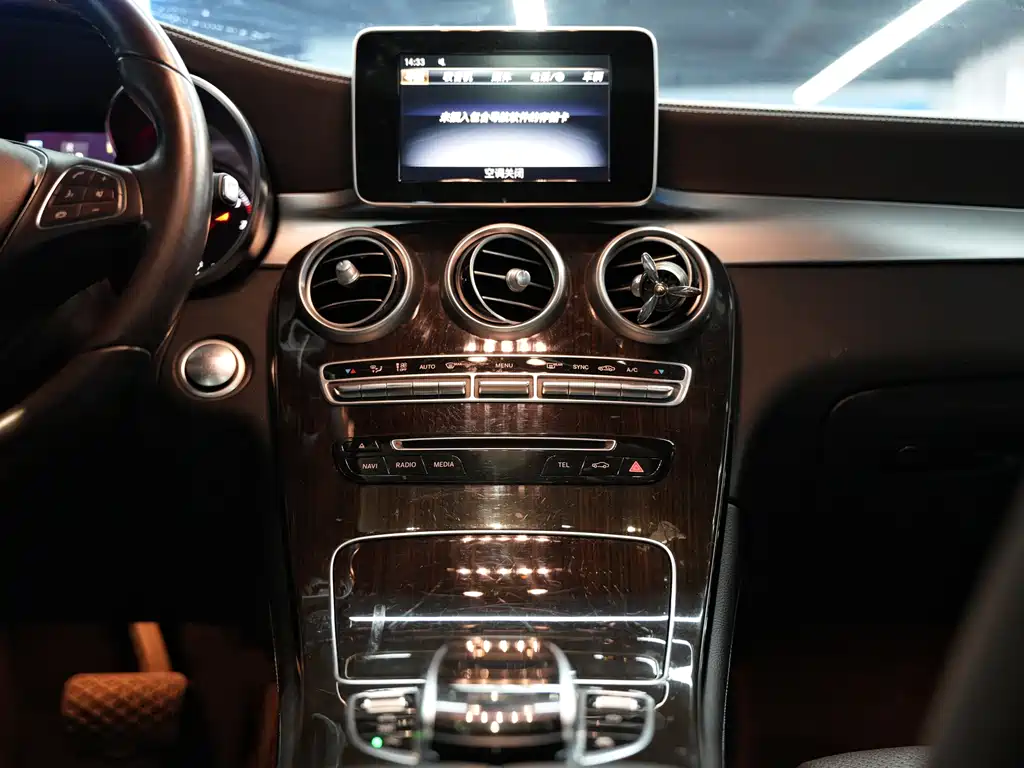 Mercedes-Benz GLC 2018 — фото 18