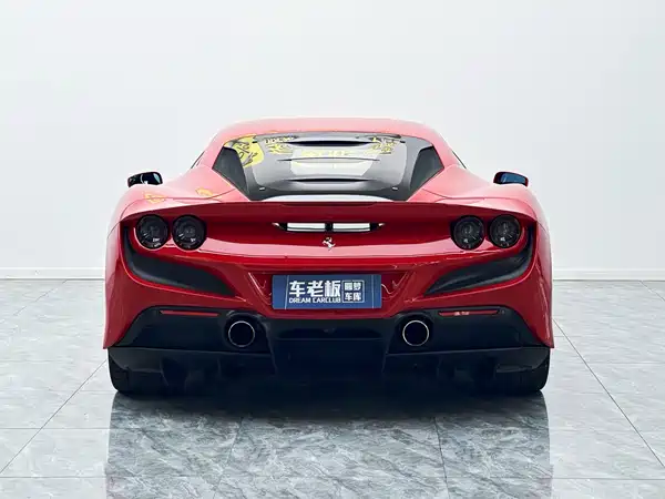 Ferrari F8 2022