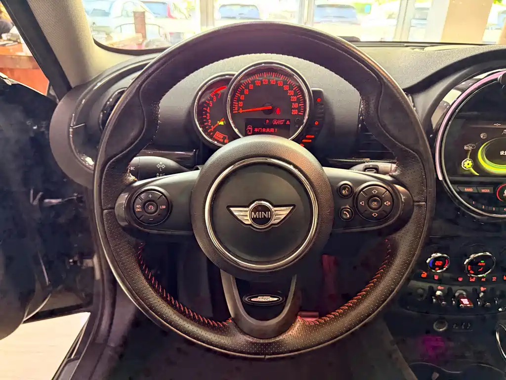 MINI Clubman 2018 — фото 16
